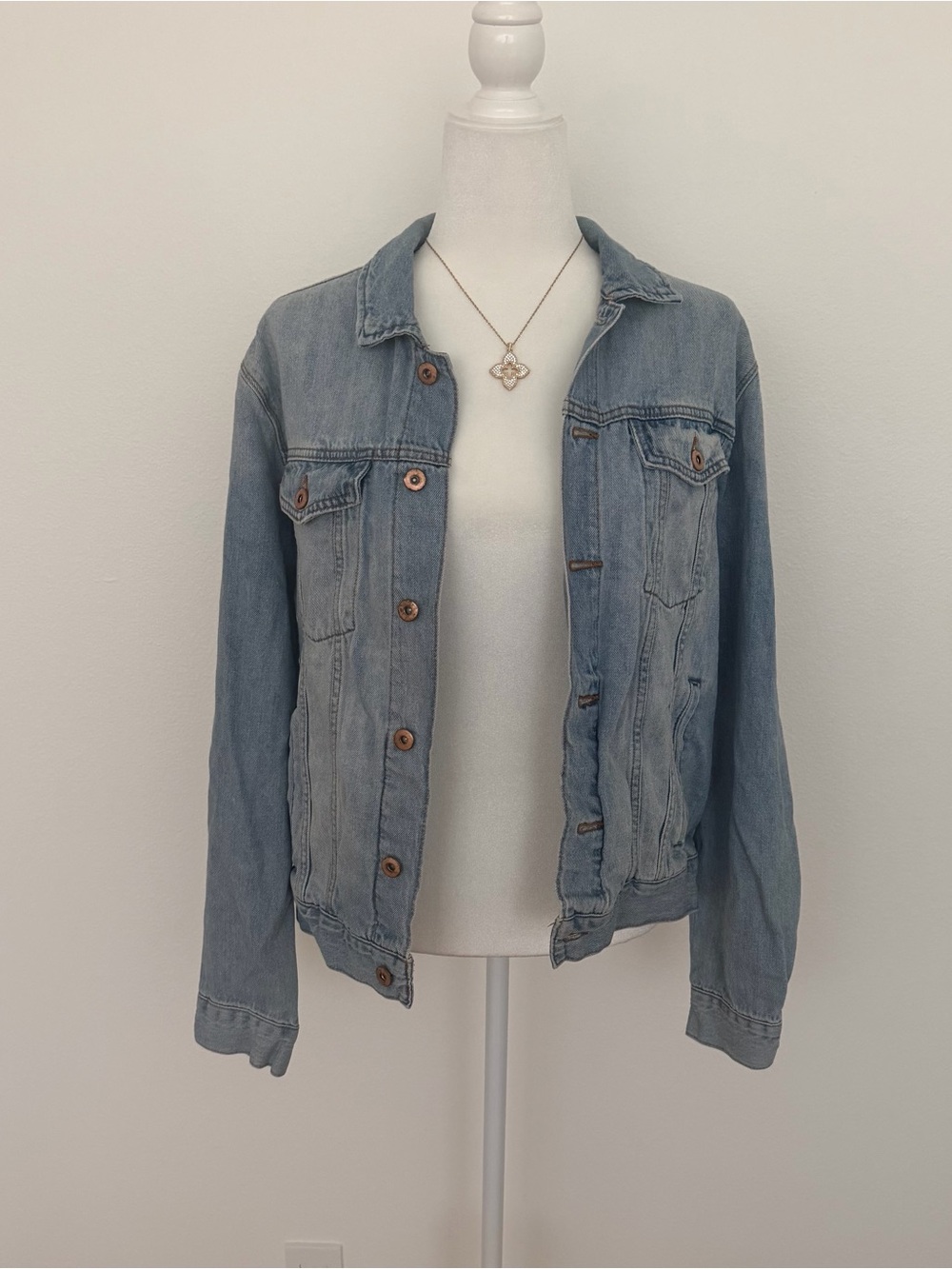 Forever 21 Men Light Wash Denim Trucker Jacket Size Large
